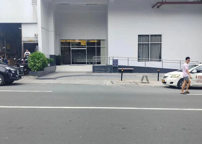Luxurious 9th Floor In Quezon With Private Pool